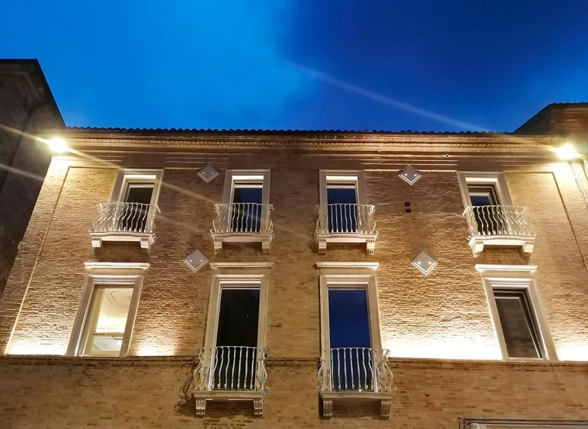 Palazzo Cortesi Мачерата Екстериор снимка
